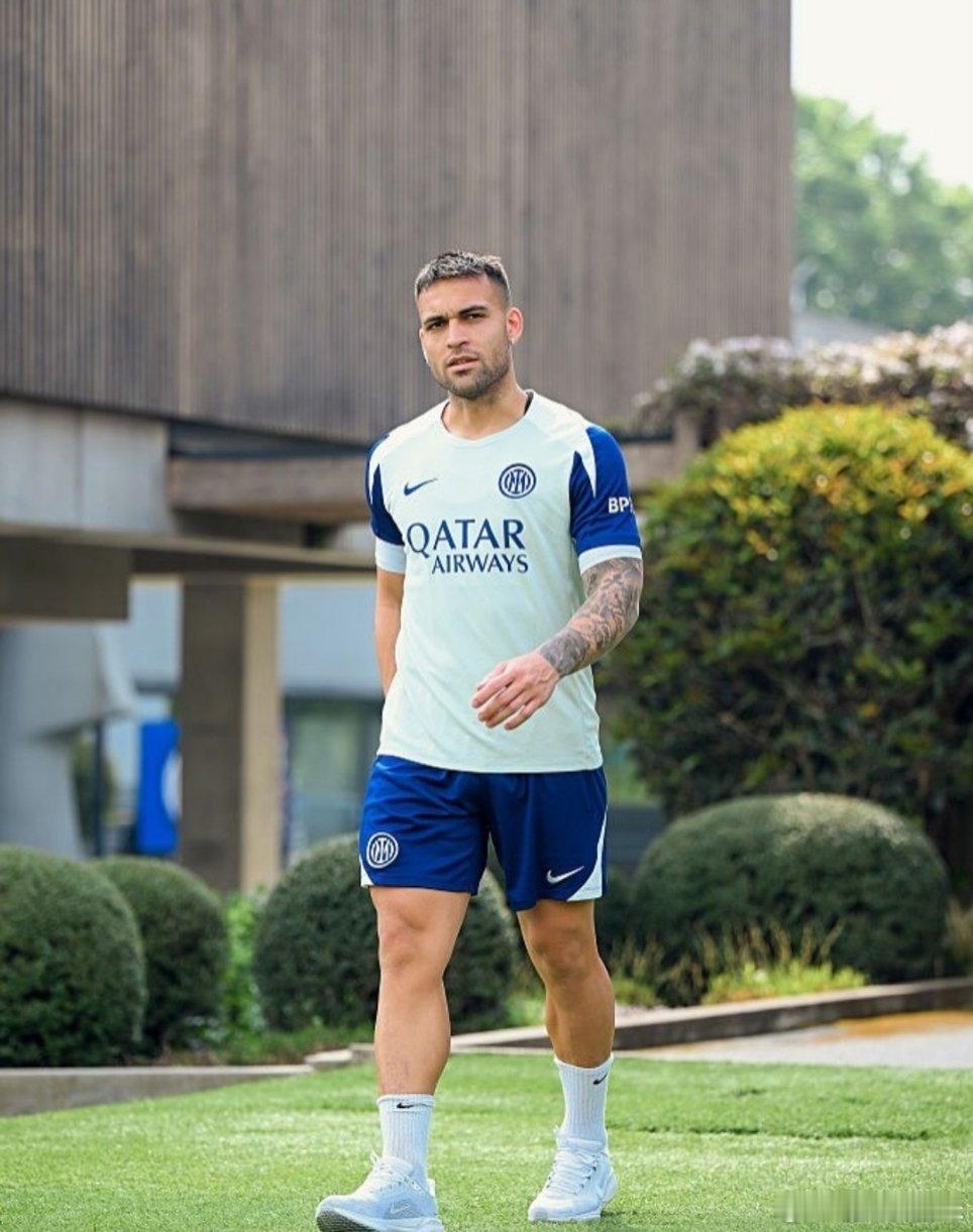 劳塔罗今日已重返训练场进行恢复训练，距离他复出的日子越来越近。不过球队不会冒任何