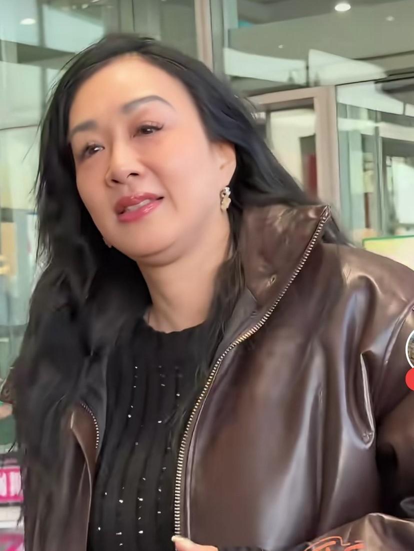 56岁，150斤，钟丽缇用一身“幸福肥”狠狠打了内娱白幼瘦审美的脸！硬核数据摆