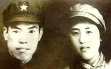 1948年，政委把21岁女护士调到37岁军长梁兴初身边，命令她去给他洗眼睛，而这