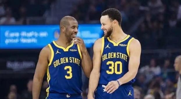 库里真暖心啊！勇士球星库里昨天送出自己对于保罗的祝福，他说：“我只想说声恭喜