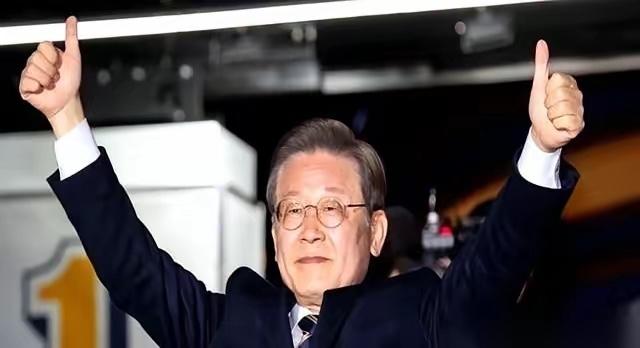 敢动韩国政坛78年的“土皇帝”，李在明这一步，直接改写了青瓦台的宿命。历任总