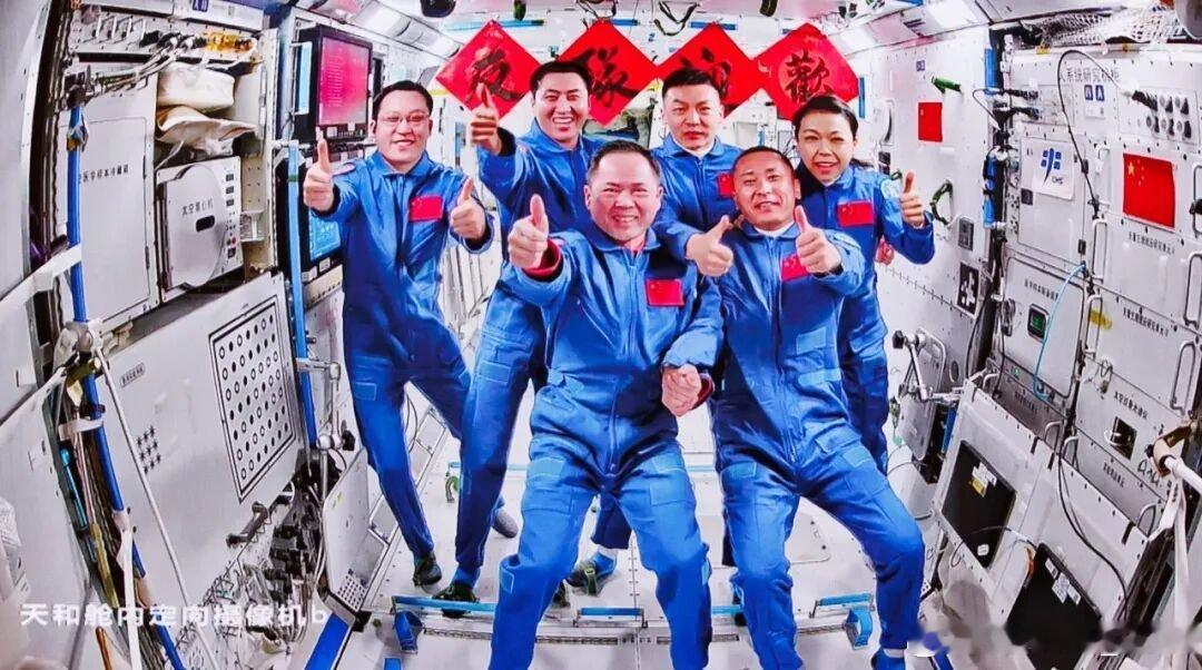 最新消息：神舟二十三号航天员乘组顺利进驻“天宫”中国航天员完成第8次“太空会师