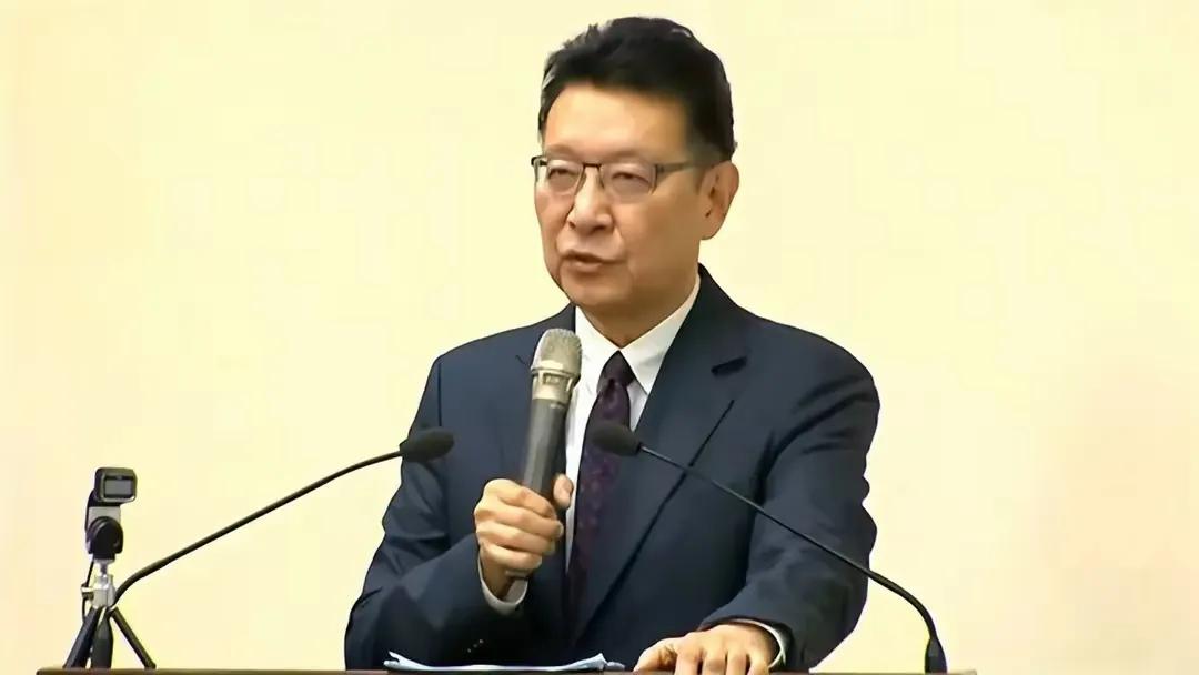 大陆对国民党越来越失去耐心与信心。作为中国国民党在台湾应该坚定一中原则，承认“九