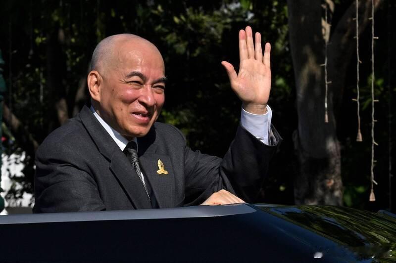 柬埔寨国王西哈莫尼确诊癌症，将继续在中国接受治疗海外新鲜事现年72岁的诺罗敦·