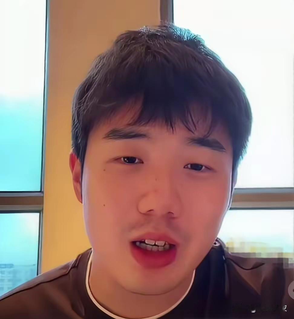 有人问于何一:对某网红用六个鸡蛋醋溜东哥怎么看？他说:与我没有什么关系，咱