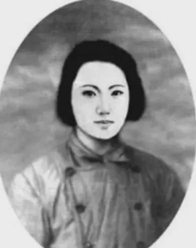 1943年，日军当众对怀孕的王光行刑。她被悬吊在屋顶，全身一丝不挂，残忍的日军还