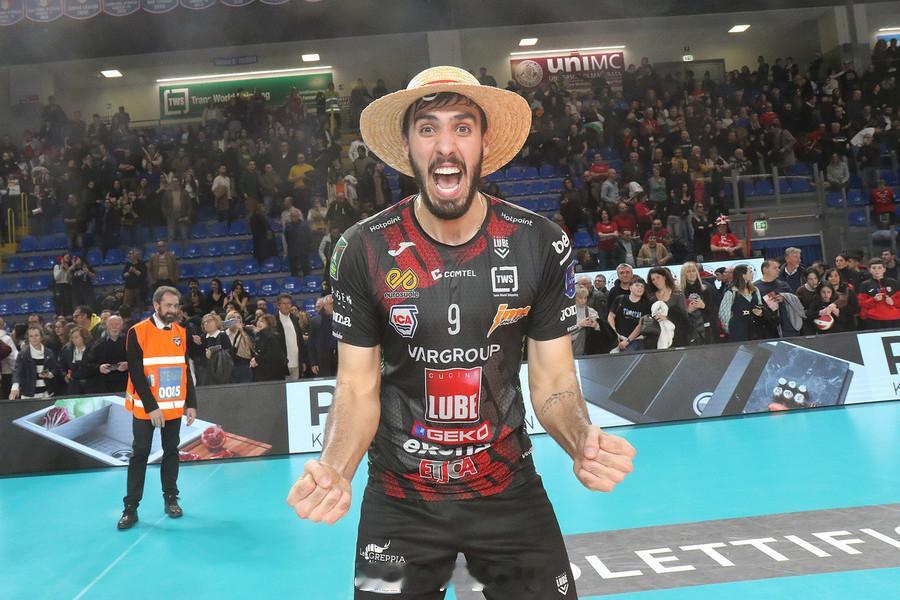 排球转会动态1月19日，据波兰媒体报道，2005年出生的法国年轻主攻M-亨诺与