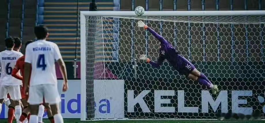 申花再次报价李昊！西海岸老总说球队交易李昊的概率在百分之五十左右。U23亚洲杯之