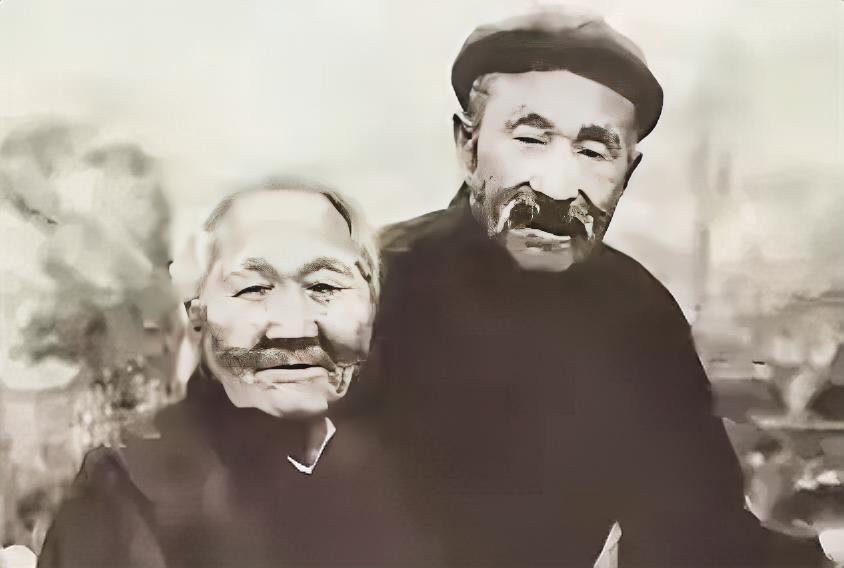 1956年3月，山东临沂沂南县公安接到举报：有个卖烧酒和狗肉的老汉，经常在山里转