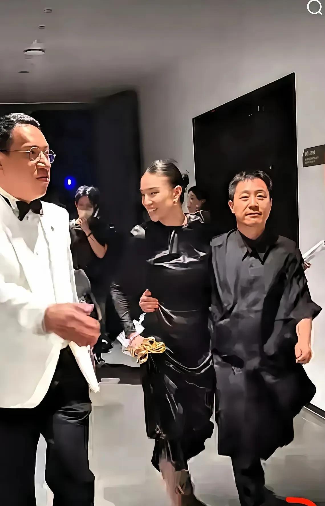 这哥们谁啊？