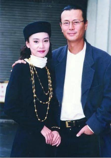 1997年，38岁的刘雪华怀了刘德凯的孩子，分外开心的她正在筹备婚礼，突然接到了