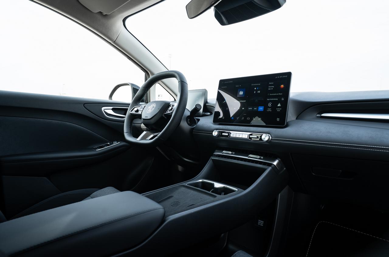 日常代步升级！上汽MG德国发布，半固态电池+混动性价比高从家庭买车视角，盘点上