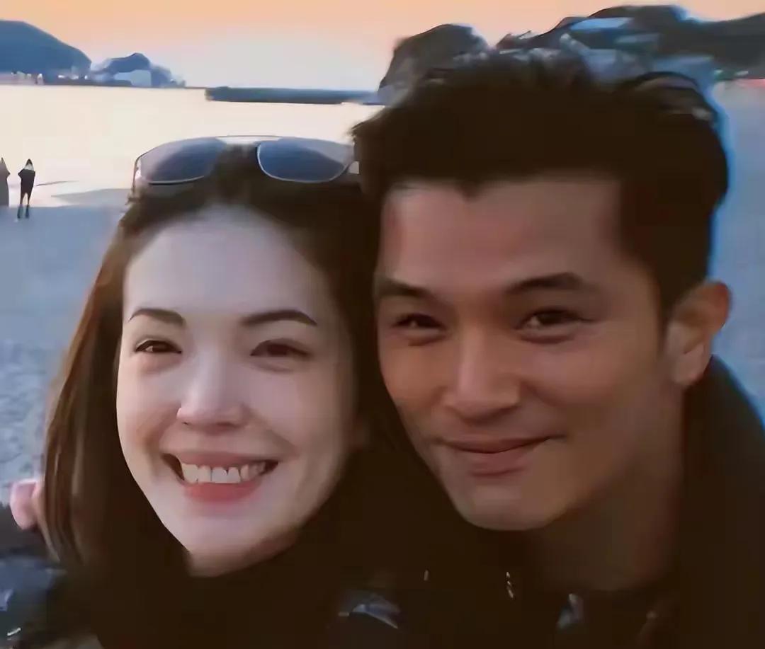 有人扒出许玮甯已经生产一段时间，或许已经满月，她和邱泽的孩子是个儿子，英文名字为