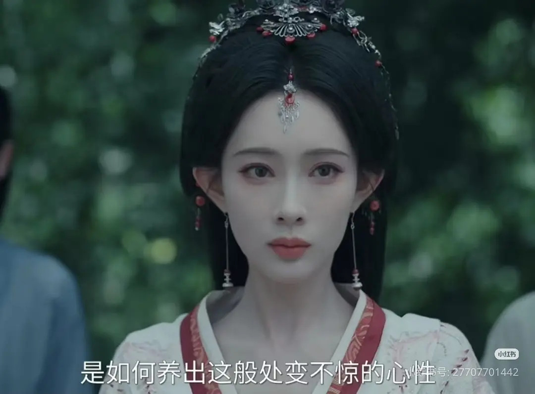 导演的审美真的很重要，你就给她加点刘海吧。。