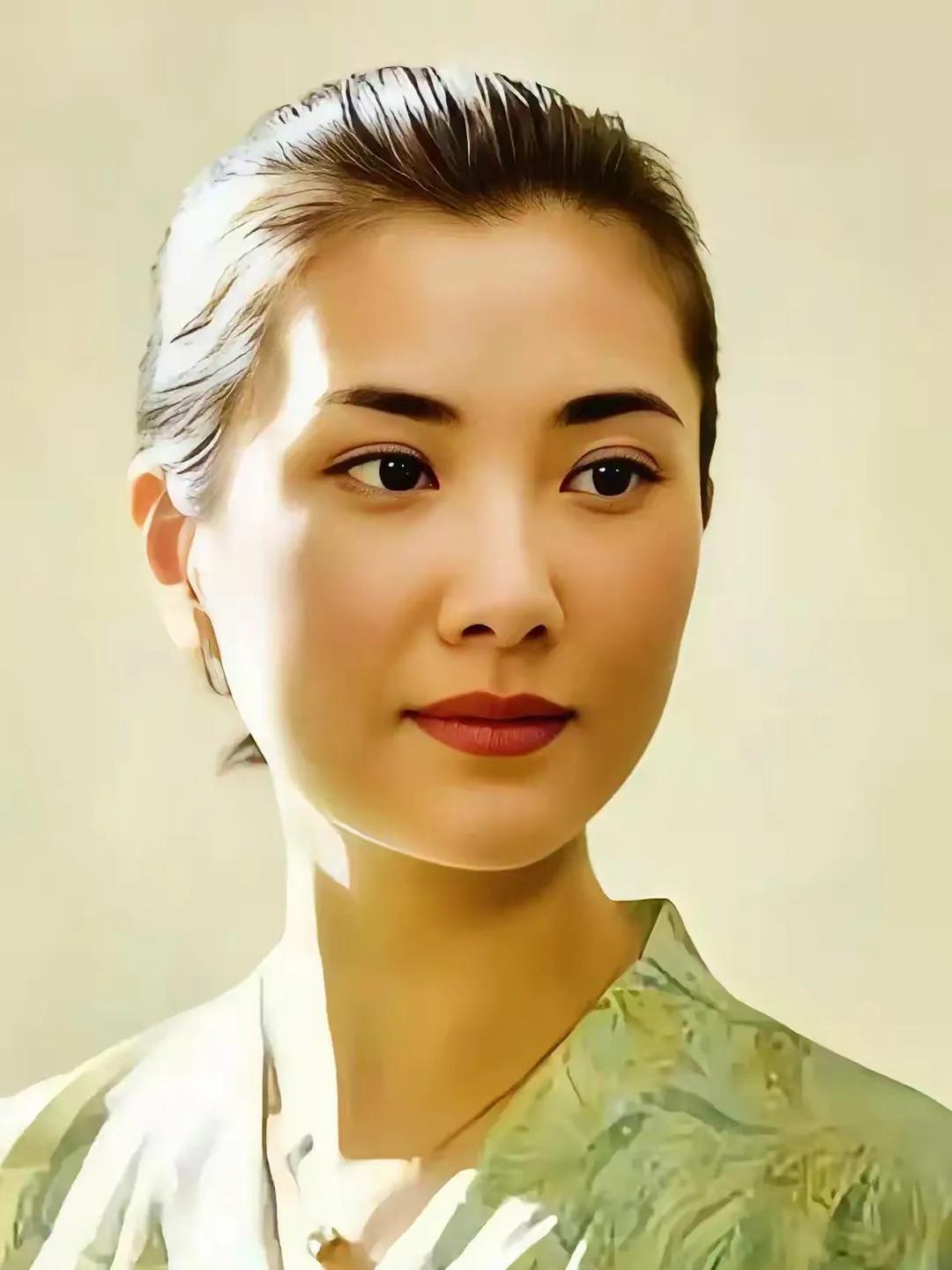 42岁还能演18岁少女，这不是化妆师的功劳，不是滤镜的魔法，42岁边潇潇逆天