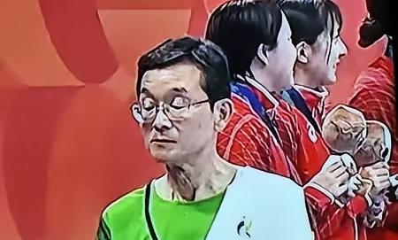 2026年名古屋亚运会，最出圈的不是金牌，不是纪录，而是一群满头银发的礼仪人员！
