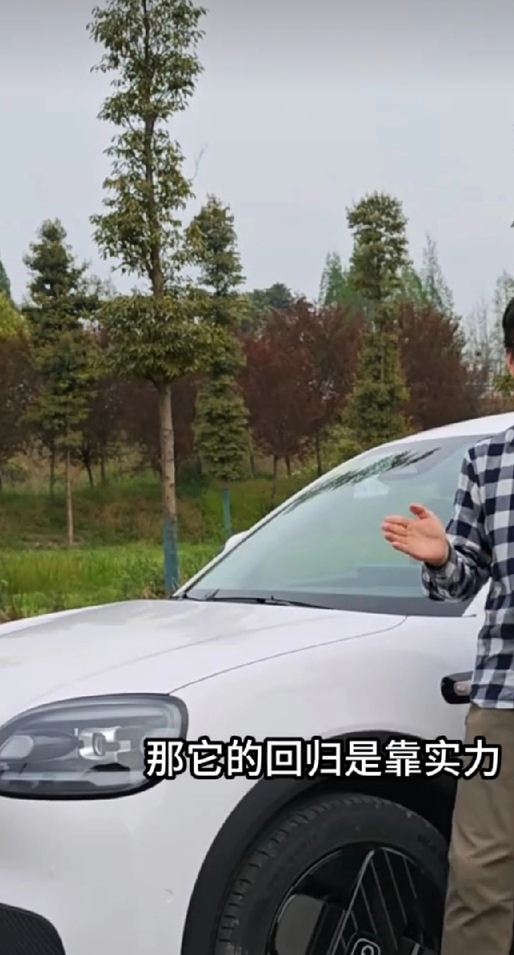 体验了一把奇瑞全新QQ3，感觉就像坐上了时光机，回到了那个小车风靡的年代，但又多