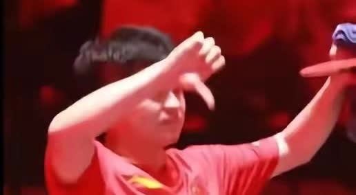 石头还是年轻，被那些无良的黑子牵动了情绪，忍不住竖下拇指回怼黑粉！本来比
