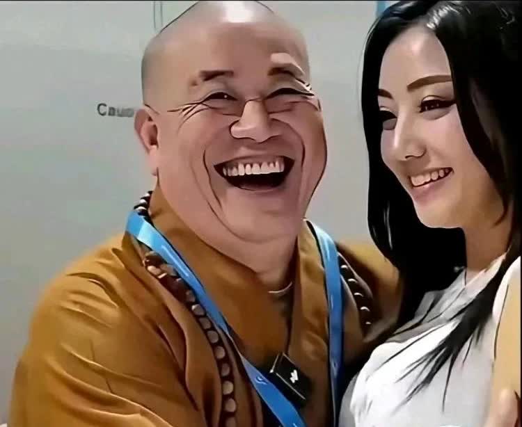 我好奇地问丈夫：“究竟怎样的女子，才甘愿成为和尚的伴侣？毕竟身份特殊，难以启齿向
