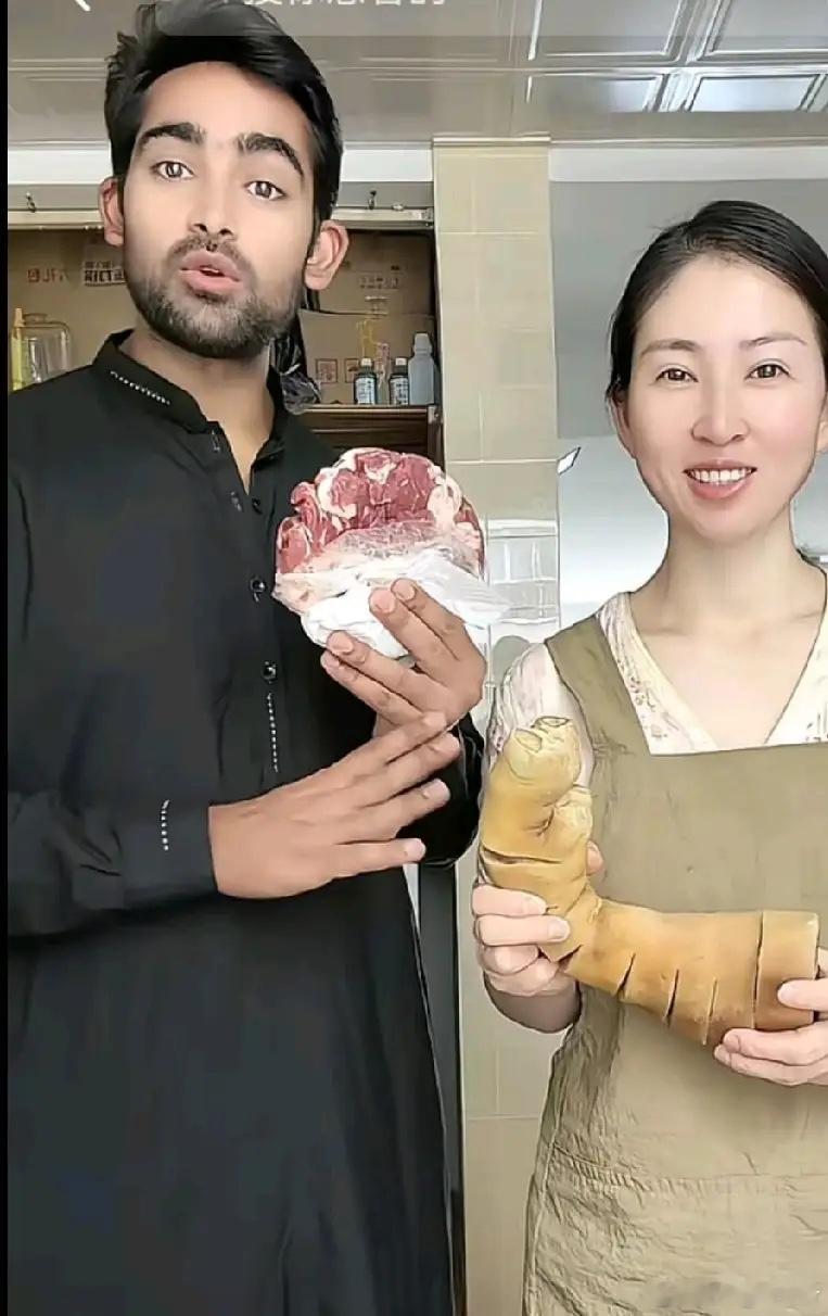 巴基斯坦男生在云南留学期间，认识了开小商店的云南姐姐阿蓝。阿蓝大男生十几岁，在慢