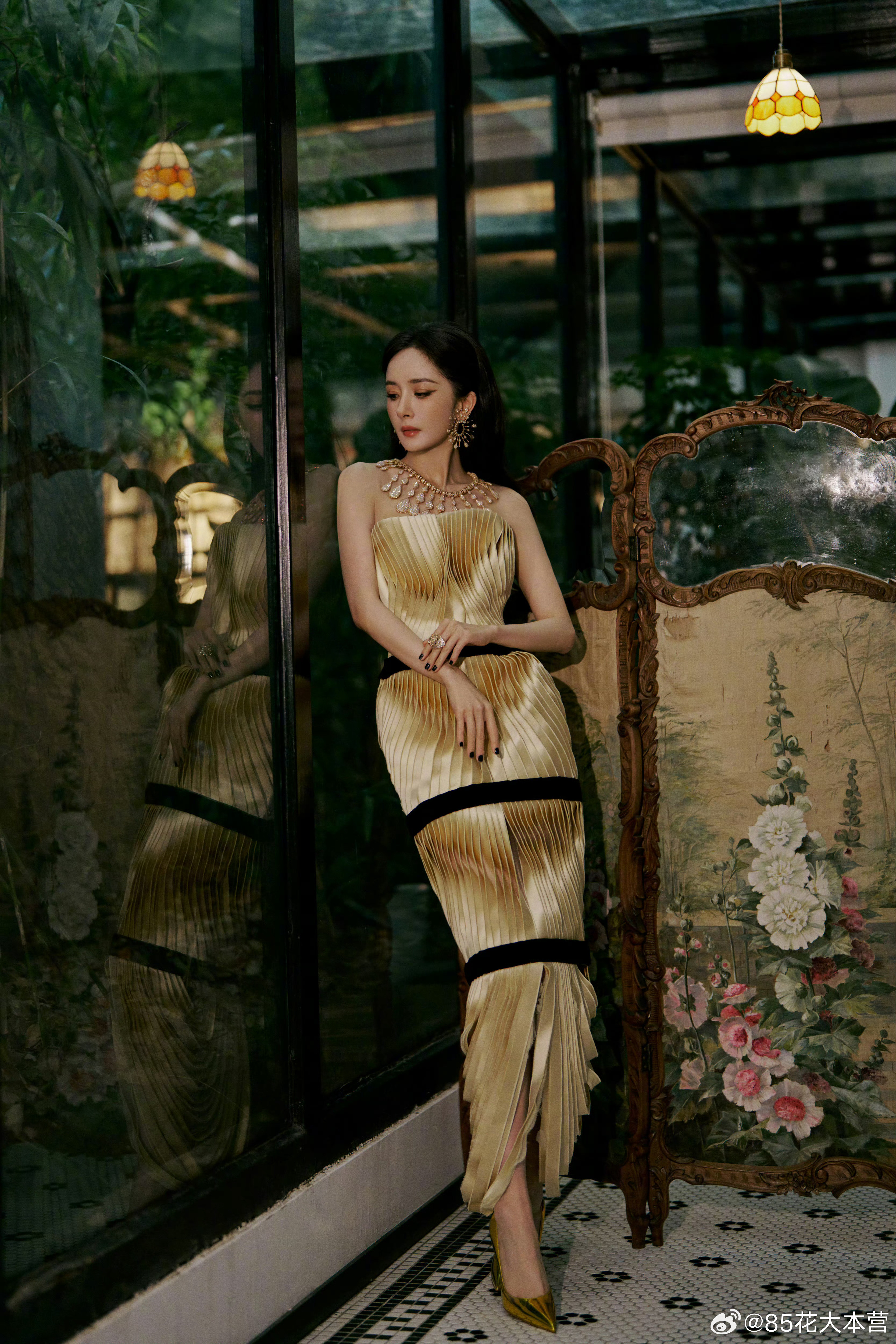 VOGUE盛典，杨幂第二套造型出图～高贵华丽的夏帕瑞丽顶级高定，2025春夏系列