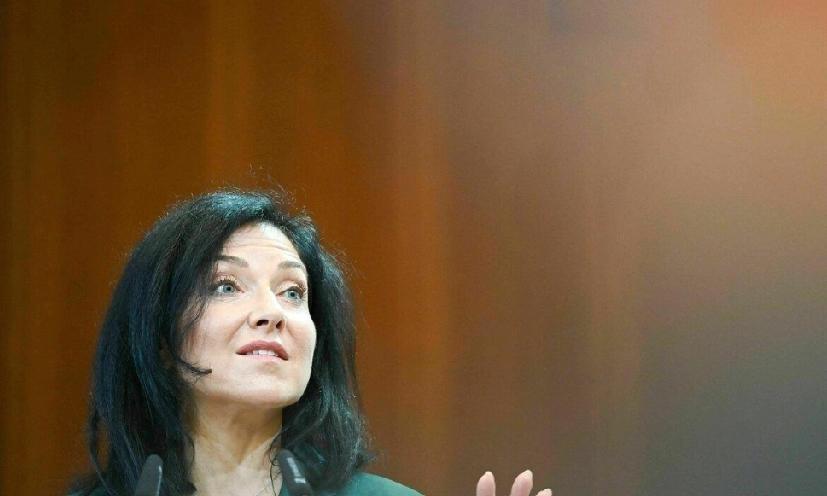 德国经济部长凯瑟琳娜·赖歇发出的一个灵魂拷问!在柏林的一场贸易会议上,这位德国经