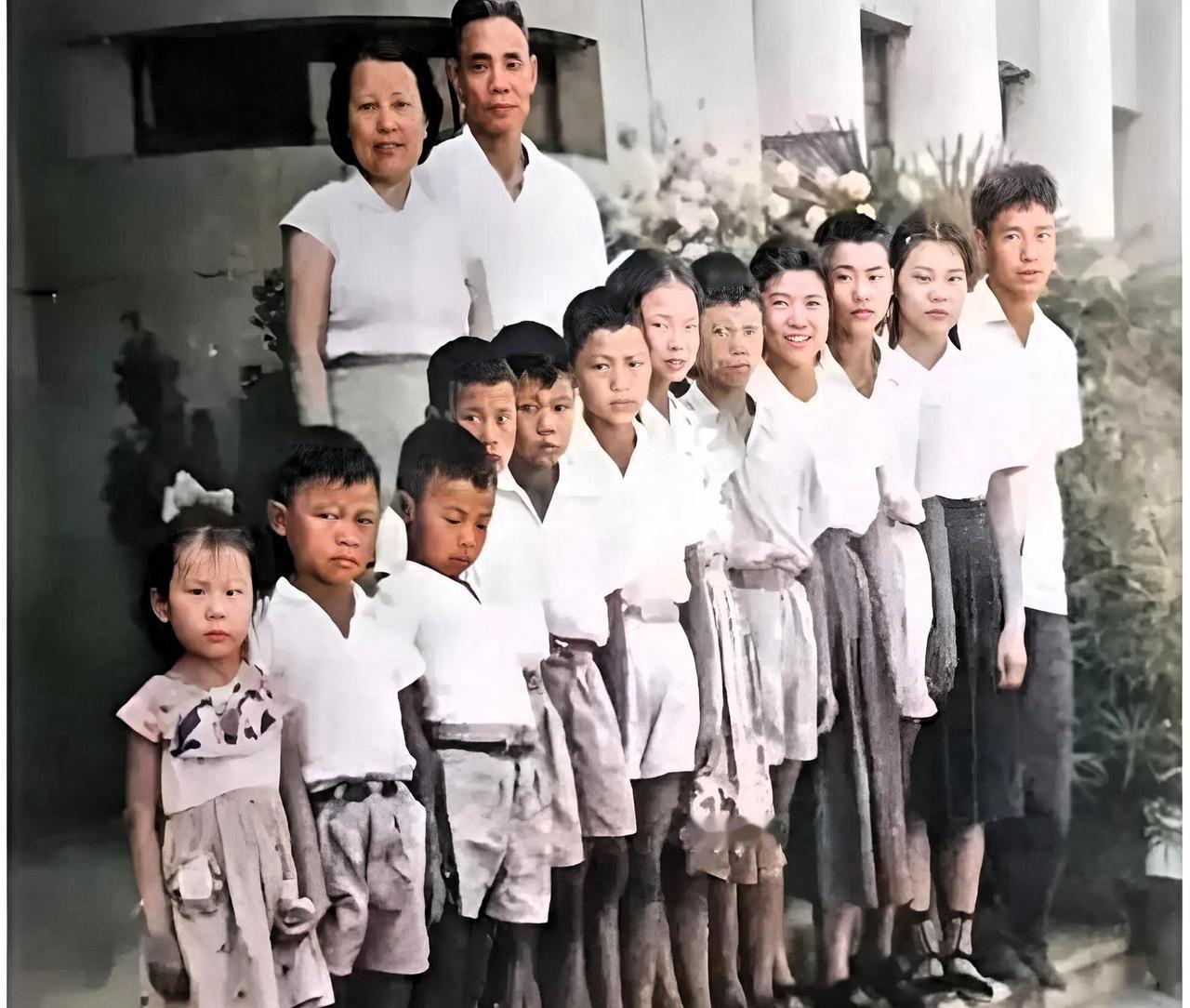 开国中将吴信泉（1912.3.26—1992.4.2）湖南平江人，1930年