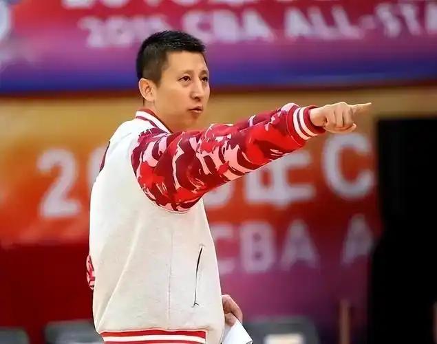 摘掉滤镜看中国男篮，你会发现一个细思极恐的真相：他们不是不会打球，而是根本不敢在