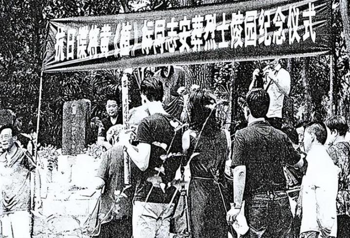 1951年，大汉奸黄标被判死刑，到了刑场，黄标却很不甘心：“我每个月给新四军送了