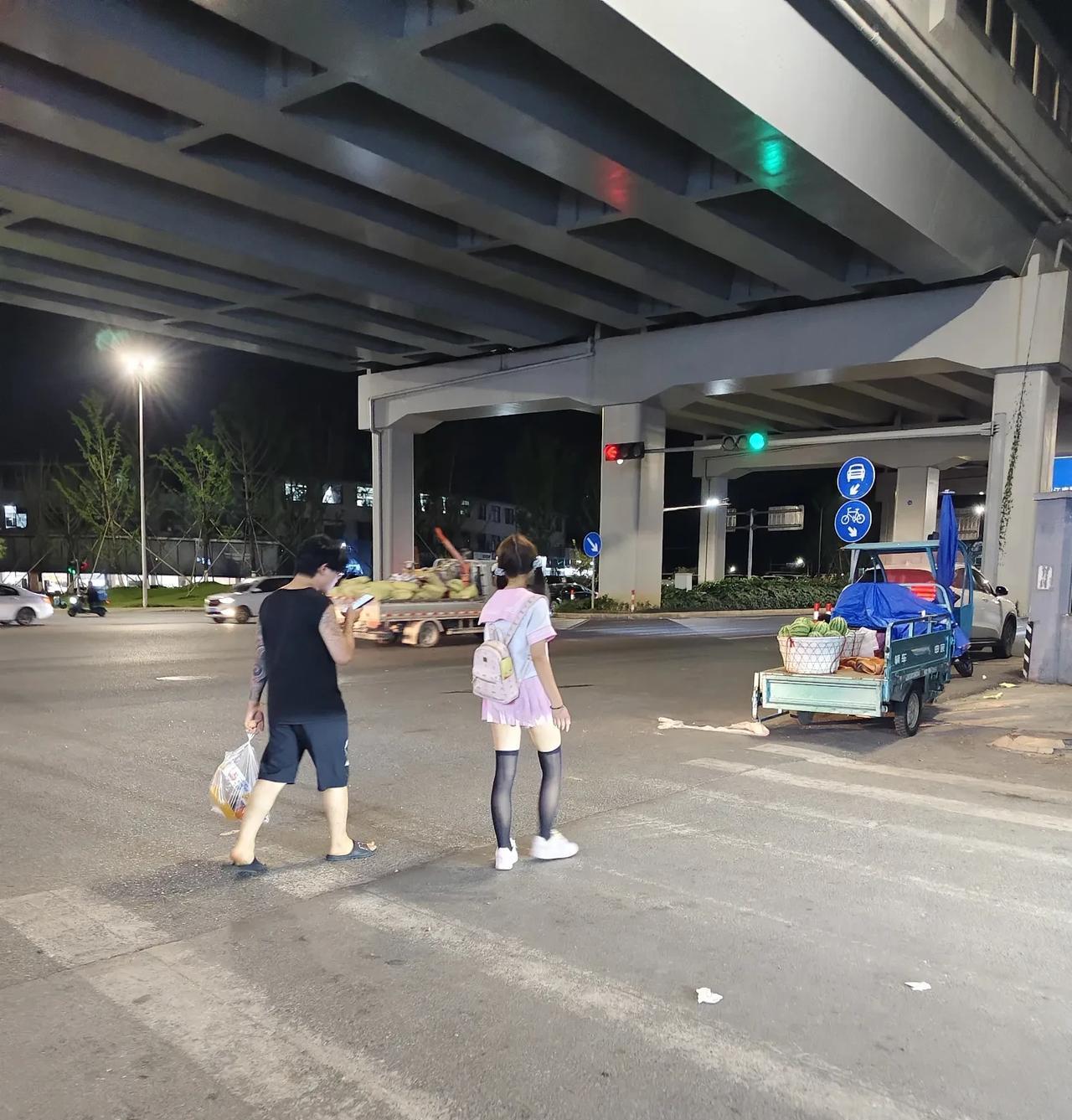 人贩子的新手段，为避免被骗到缅北，一定要警惕这些:1.独自一人去坐高铁、