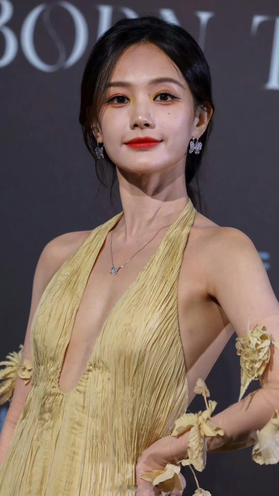 李一桐说实话，生图下这个颜值已经很抗打了！