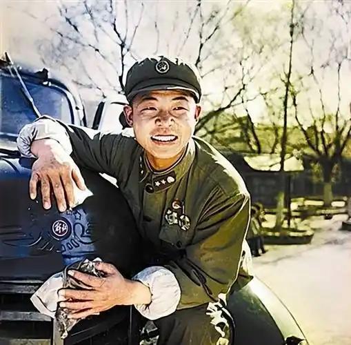 雷锋因公牺牲后，宋任穷质问：雷锋为何没被提干部？吕清一语道破。雷锋的一生都献给了