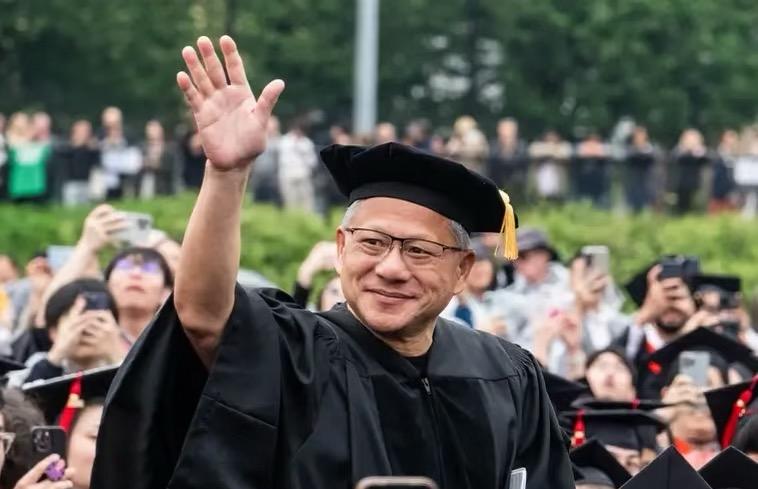 听说英伟达CEO黄仁勋要加入清华经管的顾问委员会了。这委员会阵容够夸张，库克是主