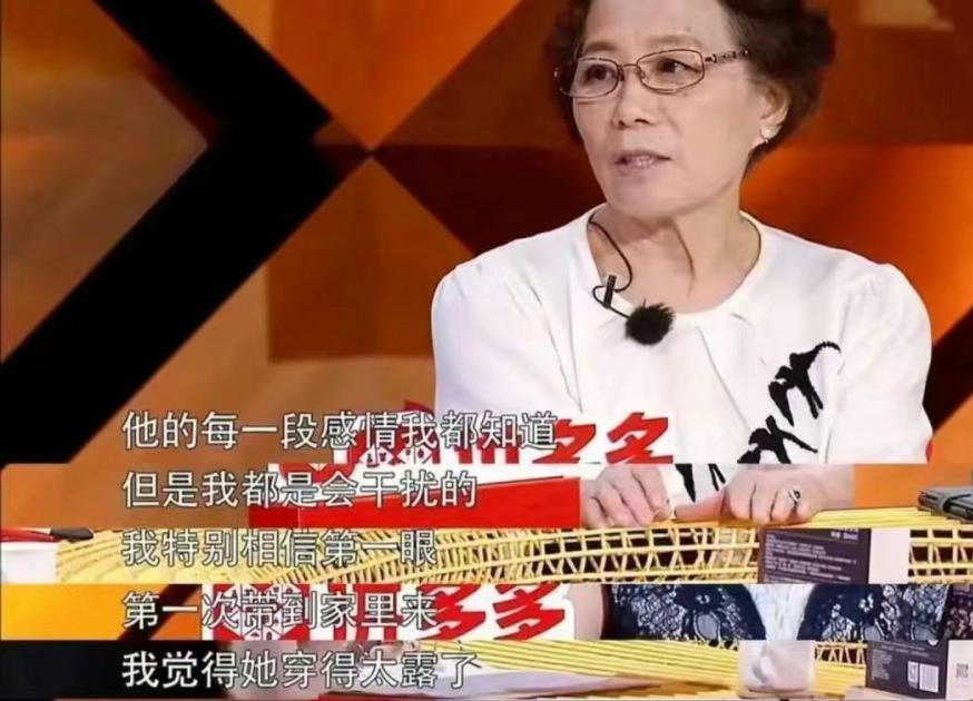 2014年，朱雨辰说：“你知道我妈重男轻女到什么程度吗？一袋馄饨16个，本来说好