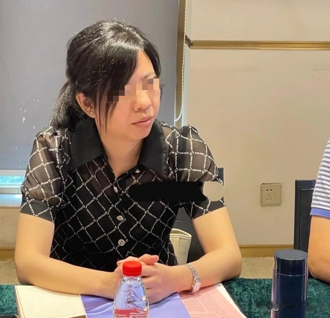 女领导被举报出轨九人一事如果实锤，那不光是她的事业毁于一旦、全面社死，最关键的是