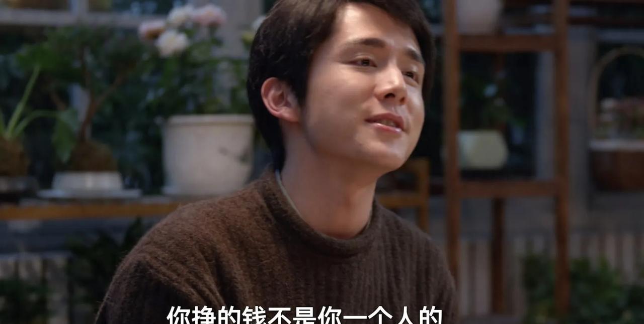 《淬火年代》柳钧好不容易解决腾飞厂的资金问题，却又出了三件大事。1、罗庆向柳钧