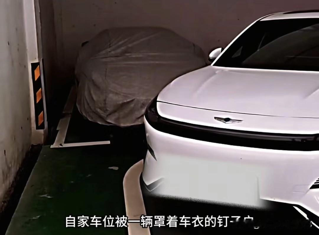 武汉车位维权变“车展团建”，车主快吃不起热干面了武汉的小航航回家，发现自家