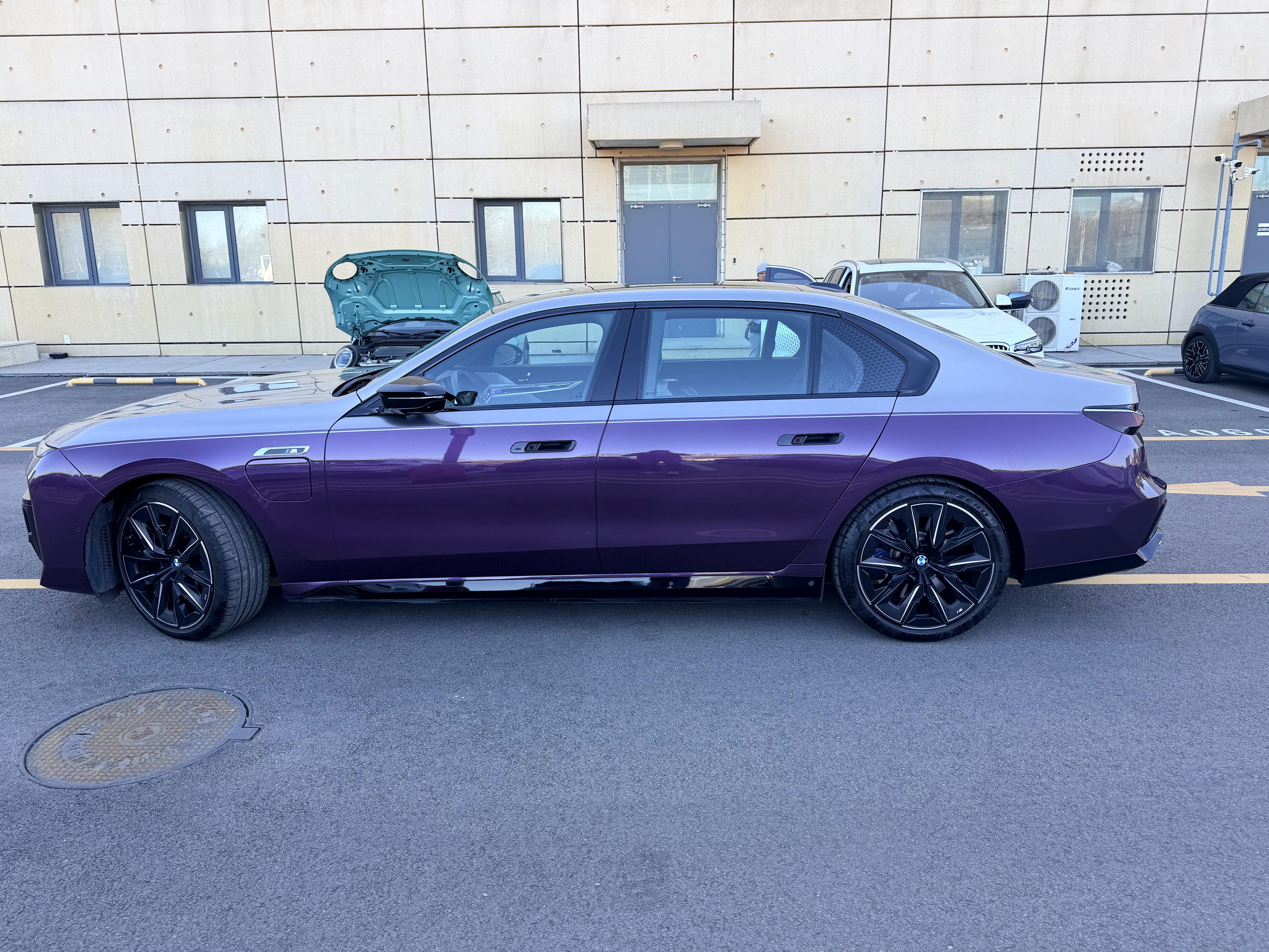 宝马大范围调价这个幅度挺夸张的呀，从最贵的7系到便宜的2系～刚拍完的M760L