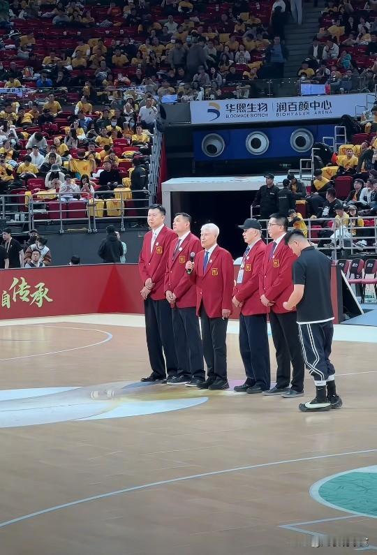 世预赛中国男篮输韩国，输球的原因我就说这几点：1、家门口的比赛，压力太大了，加