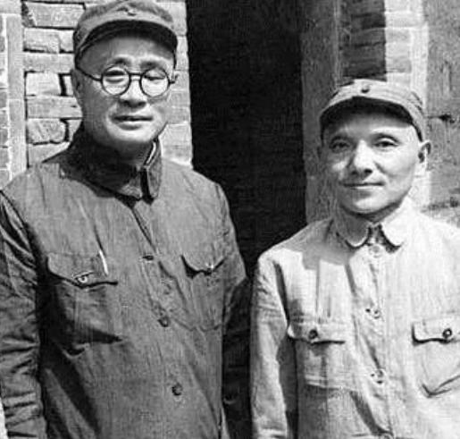 1947年，刘伯承正在基层视察军队的时候，偶遇一位河边拾粪的老农。刘伯承主动上前