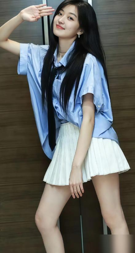 孙千火得太“离谱”，放着好好的美女不当，非要去工厂踩缝纫机。现在的娱乐圈，