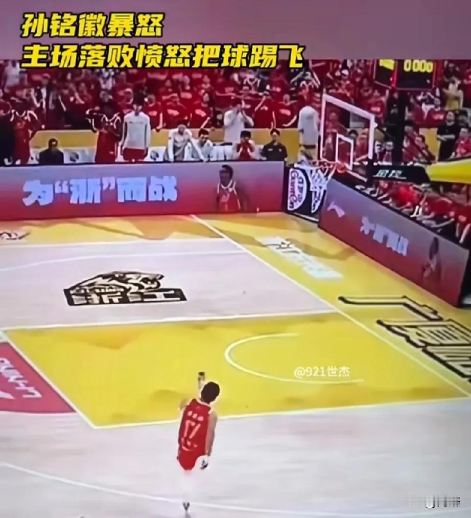 广厦男篮夺冠后才发现，无法进入国家队的孙铭徽和国家队第一后卫赵继伟根本就不在一个