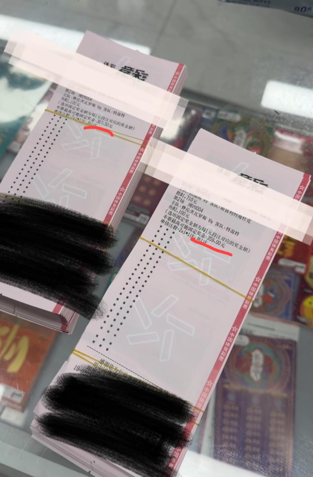 河南这位大哥，要么不出手，一出手就是10个W。他打的是02、04这两场比赛，打