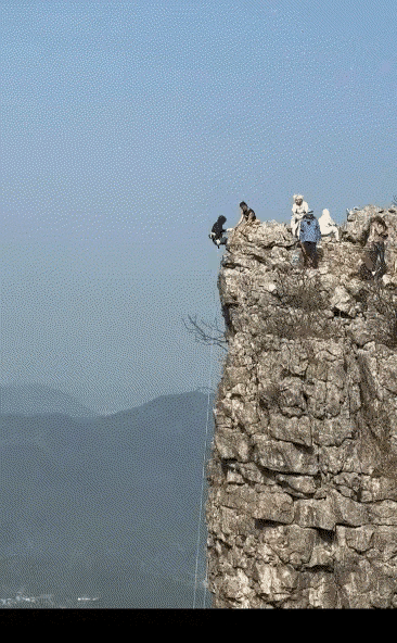 江西那起岩降悲剧，刷到消息的那一刻，心里揪得慌。三个正值青春的年轻人，抱着亲近自