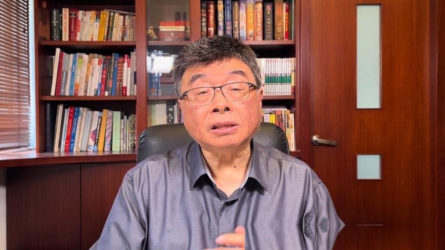 台湾知名评论员邱毅最近又抛出了一句实话，直接把台海局势里最尴尬的那层窗户纸给捅破