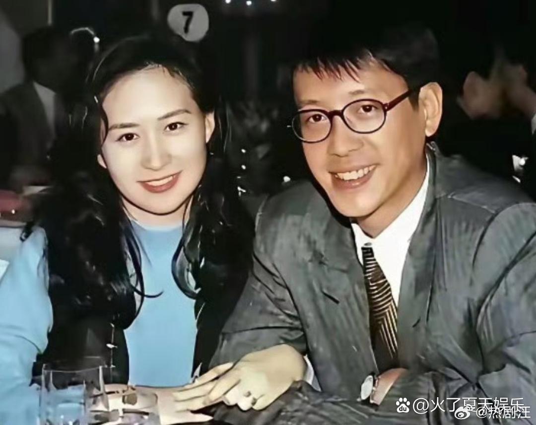 许晋亨爱不爱何超琼不知道，但是何超琼应该真的爱过许晋亨，许晋亨他一定爱李嘉欣