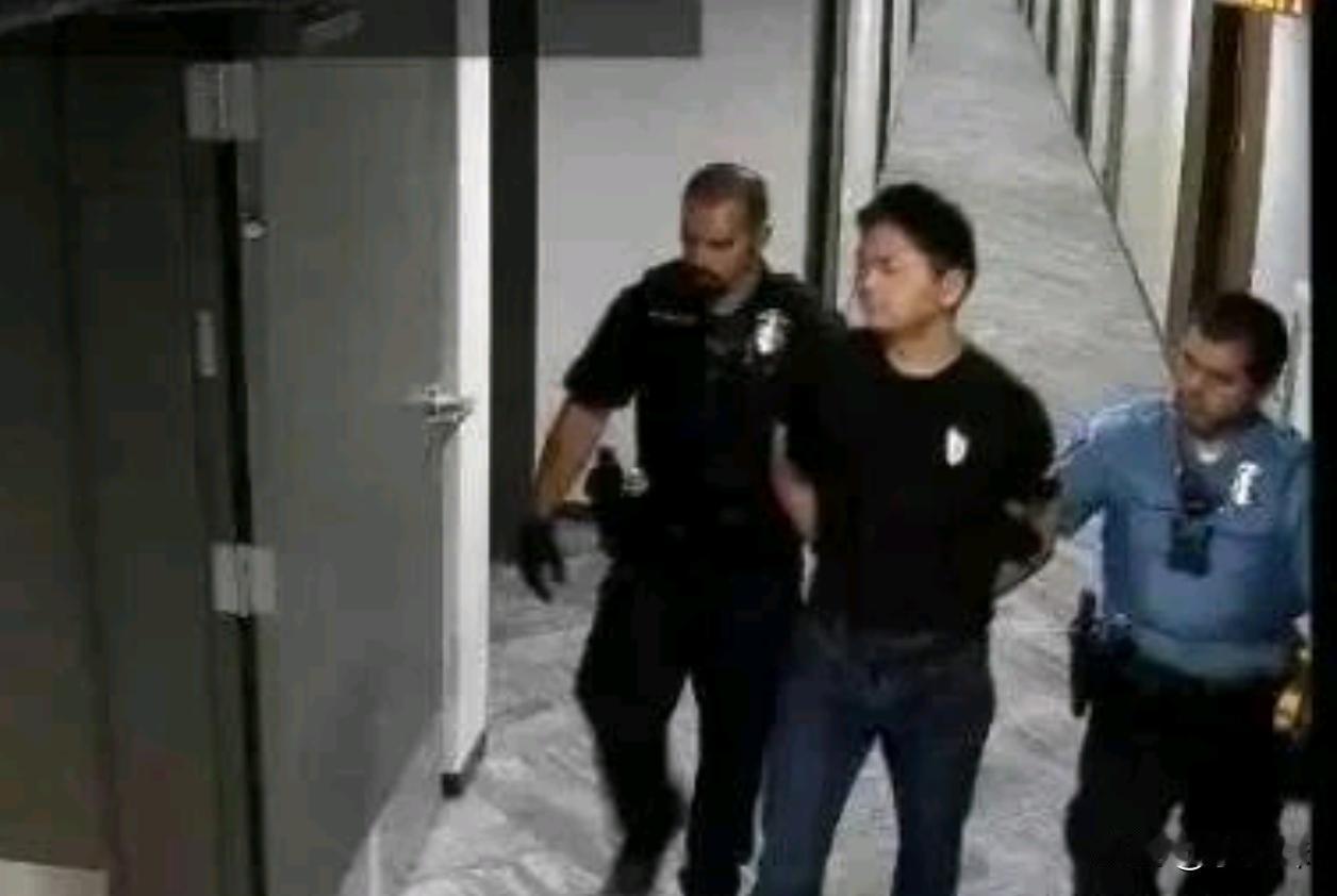 这组照片，估计东哥出再多钱都删除不了吧！