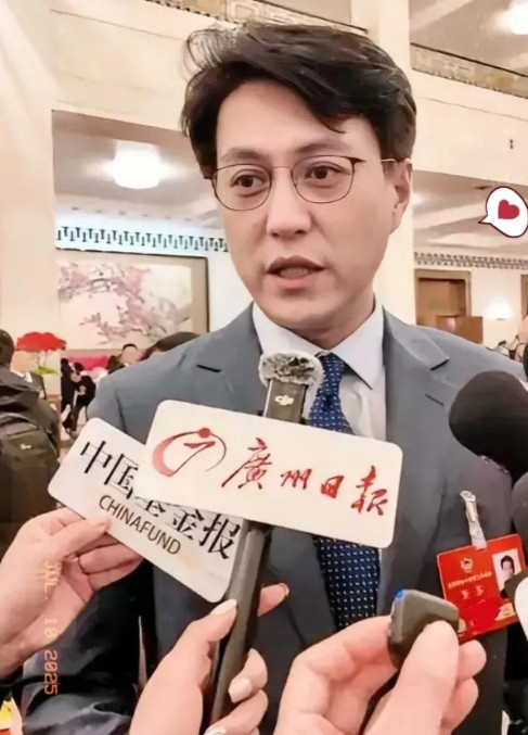 “事关3亿60岁老人！”没想到今年两会最扎心的提案，竟是靳东提的，他直言：“中国