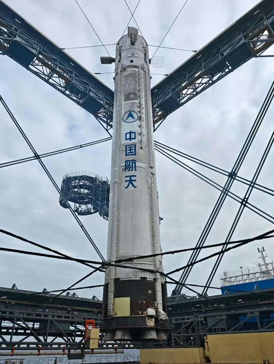 这个图得改改。。改成身体直立，然后脖子上捆几根绳，脚上再捆几根绳