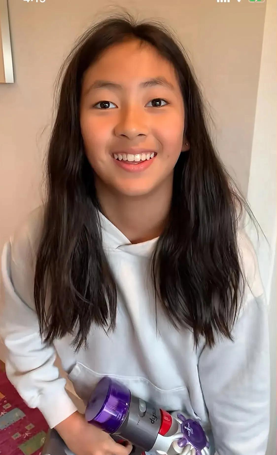 阿雅女儿照片曝光比小玥儿漂亮就是皮肤有点黑长得还是像爸爸多点不愧是佛陀的